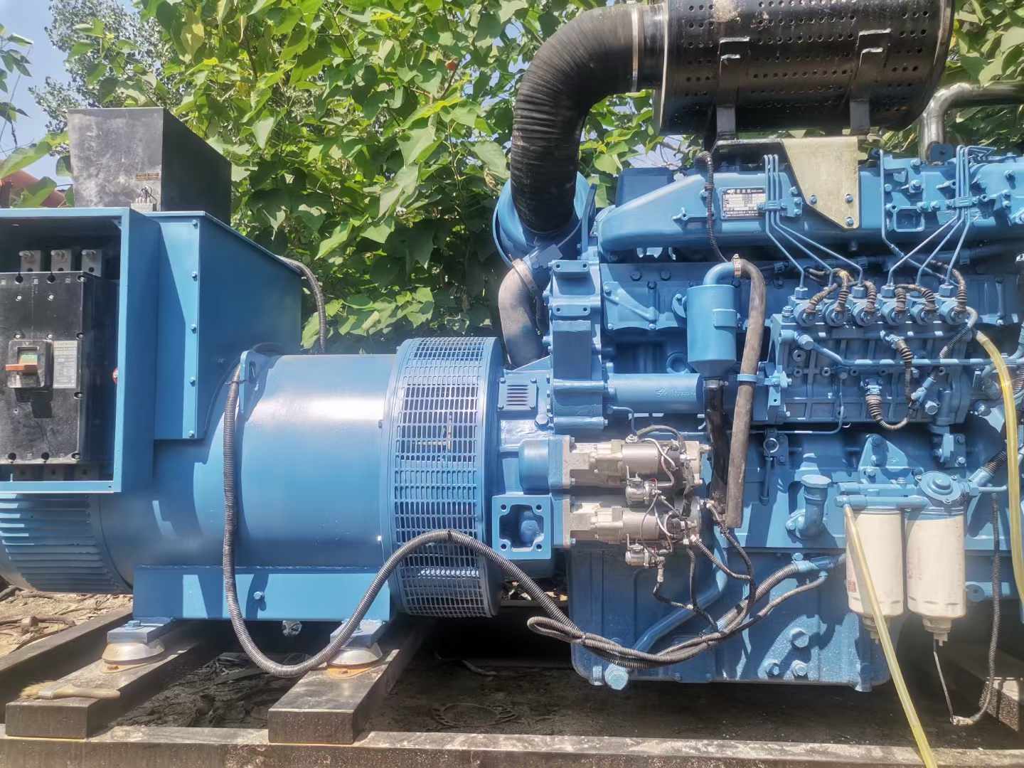 秦淮详细说明降低 800kW 柴油发电机输出电流波动的方法